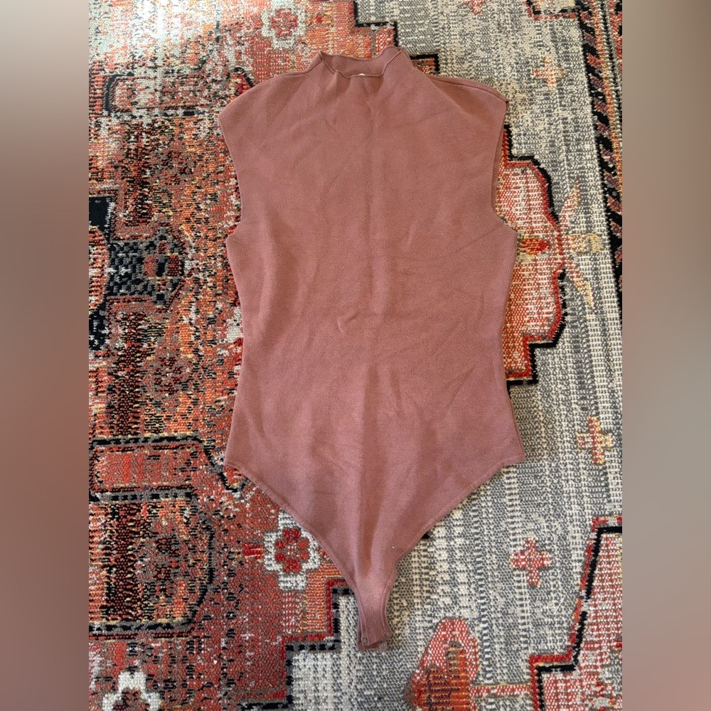 EUC Abercrombie & Fitch Mauve Mock Neck Sleeveless Bodysuit Size L